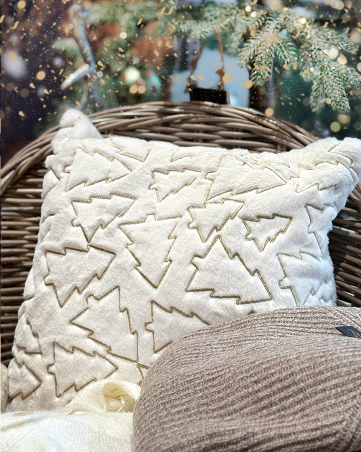 weisses Winterkissen mit Tannenbäumen - die kleine Wundertüte