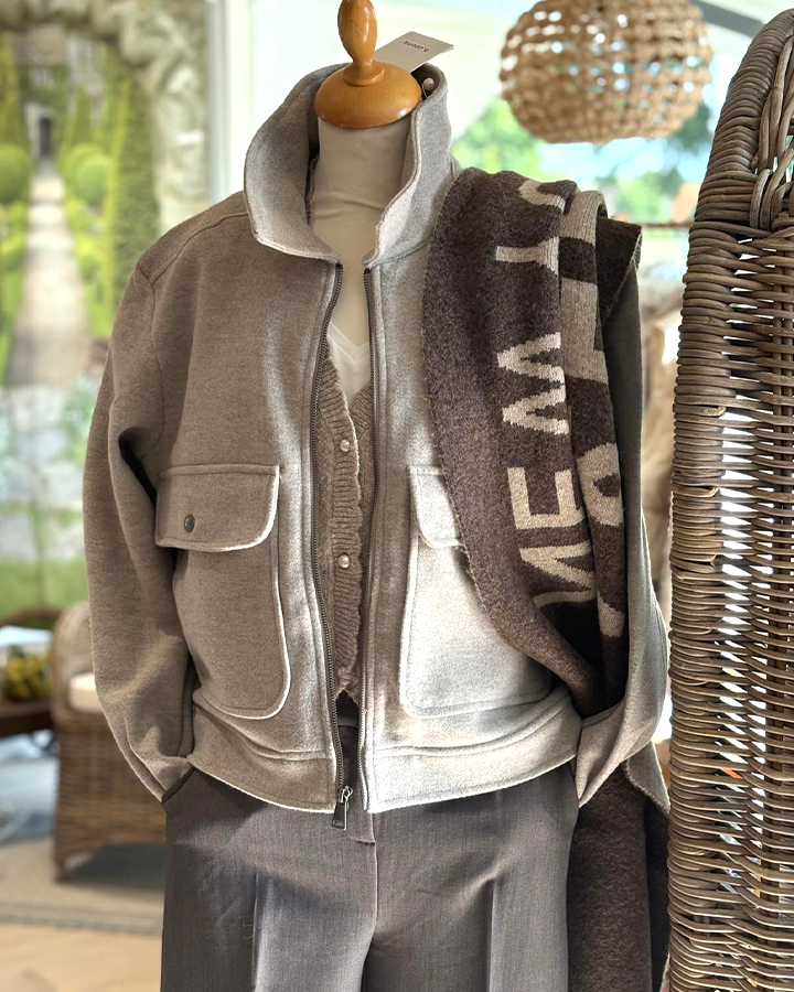 Jacke Schal und herbstliche Hose - die kleine Wundertüte