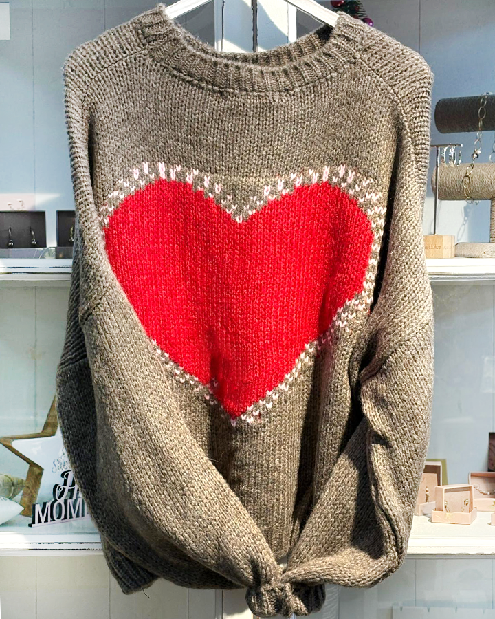 Pullover mit rotem Herzen - die kleine Wundertüte
