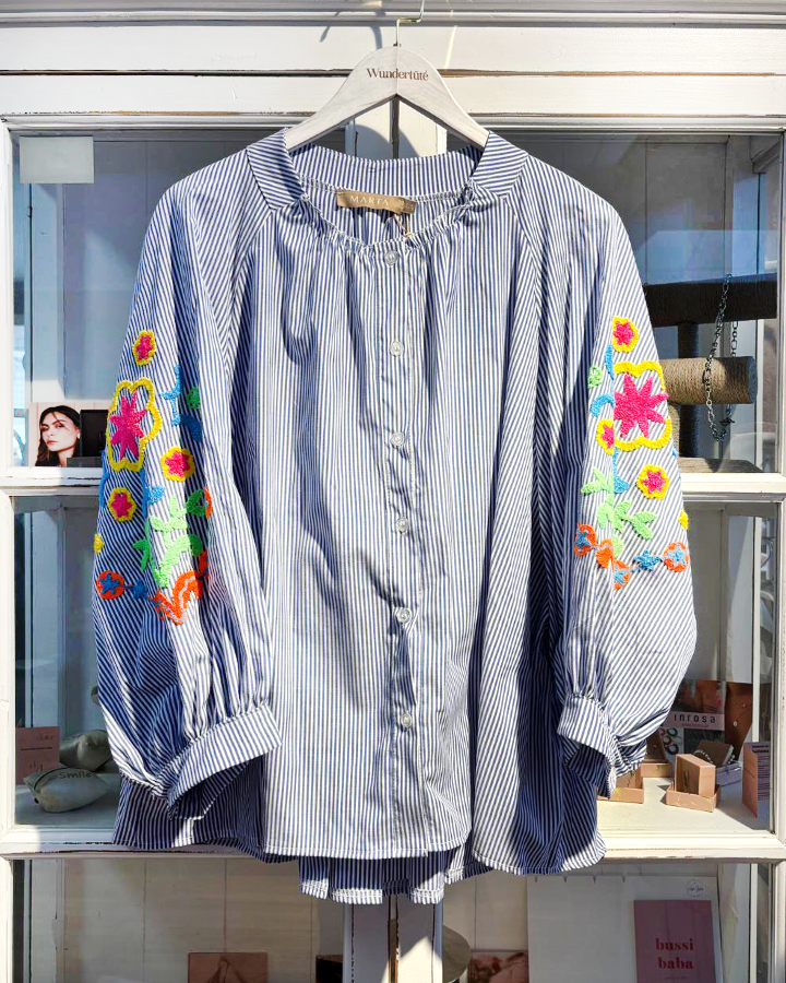 Streifenbluse mit sommerlichen aufgestickten Motiven - die kleine Wundertüte