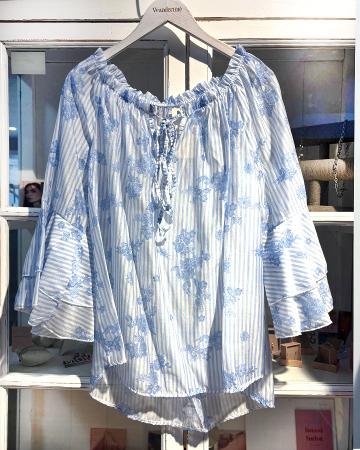 leichte Sommerbluse mit blütenmuster und zarten streifen - die kleine Wundertüte