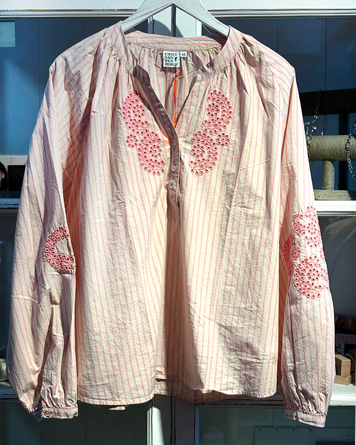 verspielte Bluse mit Aufdruck - die kleine Wundertüte