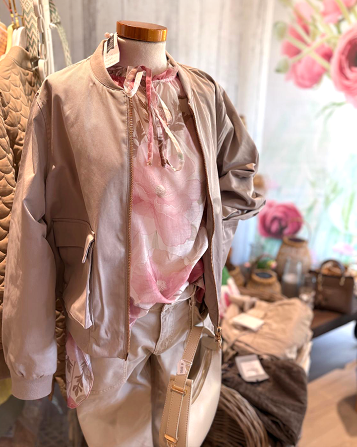 leichte Sommerbluse in rosetönen mit Sommerjacke - die kleine Wundertüte